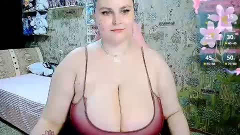 Snapshot of whisperinthedarkk chatting on July 29, 2026, 8:40 pm whisperinthedarkk online show from July 29, 2026, 8:40 pm