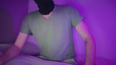 whispero_o online show from May 14, 2026, 8:37 pm