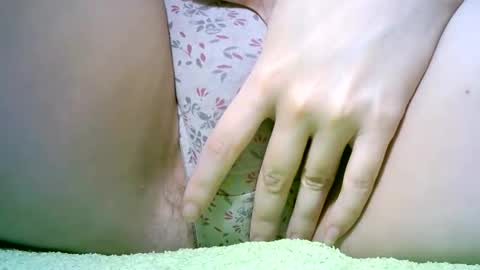 Snapshot of whiteapsara chatting on November 13, 2025, 4:50 pm Love online show from November 13, 2025, 4:50 pm