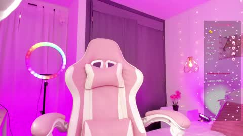 Snapshot of whiteatenea chatting on February 6, 2025, 8:18 am whiteatenea online show from February 6, 2025, 8:18 am