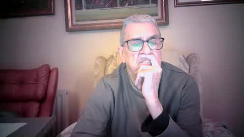 Snapshot of whitebriefs009 chatting on January 15, 2026, 2:32 pm whitebriefs009 online show from January 15, 2026, 2:32 pm