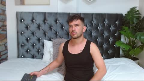 Snapshot of whitedylan9 chatting on February 2, 2025, 9:34 pm Dylan white online show from February 2, 2025, 9:34 pm