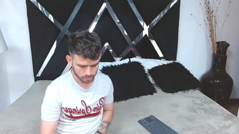 Snapshot of whitedylan9 chatting on February 5, 2025, 11:39 pm Dylan white online show from February 5, 2025, 11:39 pm