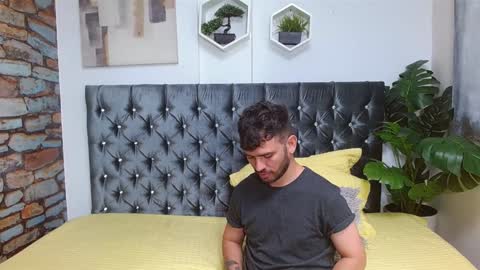 Snapshot of whitedylan9 chatting on February 8, 2025, 5:29 pm Dylan white online show from February 8, 2025, 5:29 pm