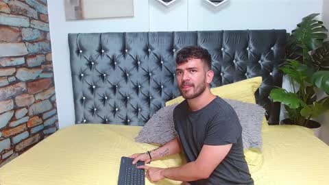 Snapshot of whitedylan9 chatting on February 8, 2025, 8:32 pm Dylan white online show from February 8, 2025, 8:32 pm