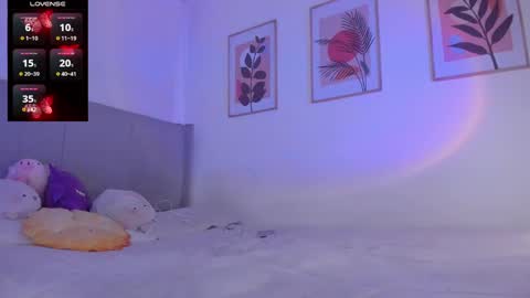 Snapshot of whitekatze chatting on December 3, 2024, 11:13 pm Kitty online show from December 3, 2024, 11:13 pm