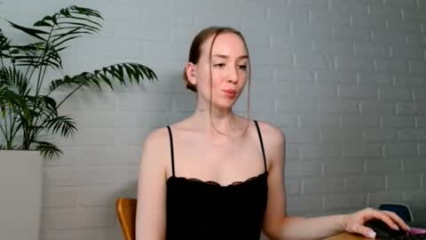 Snapshot of whiteprincessluna chatting on June 18, 2026, 2:32 pm You wont find me here on Saturdays and Sundays online show from June 18, 2026, 2:32 pm