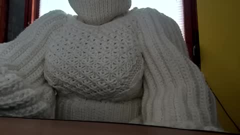 whitesweater online show from October 1, 2025, 6:19 am