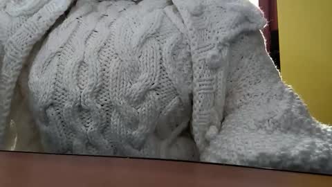 whitesweater online show from October 20, 2025, 6:03 am