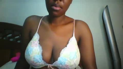 whitney_ly online show from May 6, 2026, 12:32 pm