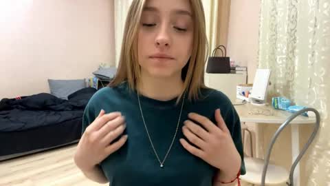 Vicky online show from April 15, 2026, 7:32 pm