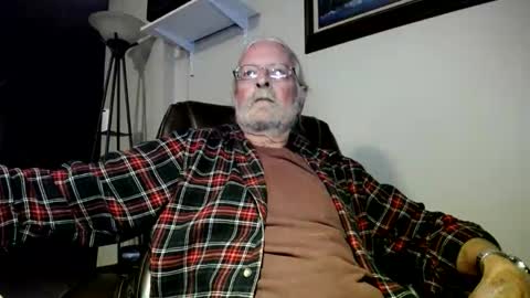 whofcares2 online show from May 4, 2026, 1:23 am