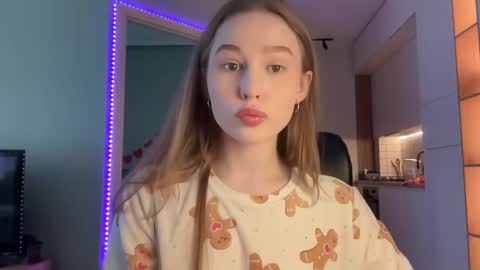 Alisa online show from December 3, 2024, 6:26 am