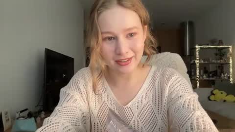 Snapshot of whoisalisa chatting on June 13, 2026, 8:01 am Alisa online show from June 13, 2026, 8:01 am