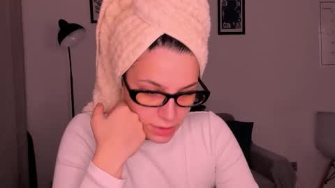 whoislulu online show from October 21, 2025, 6:52 pm