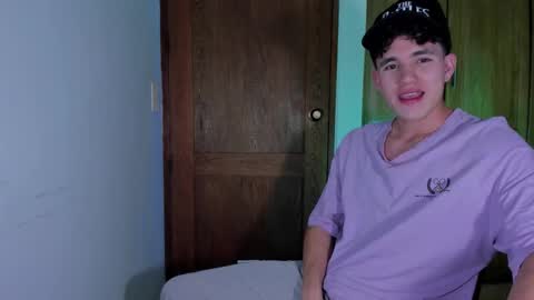 Snapshot of whos_he chatting on December 20, 2025, 12:40 am whos_he online show from December 20, 2025, 12:40 am