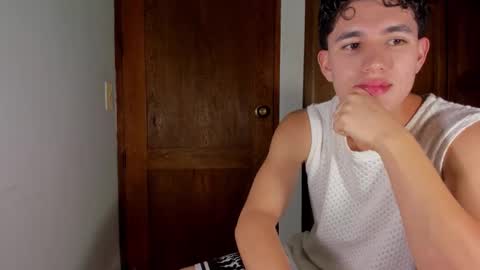 Snapshot of whos_he chatting on January 15, 2026, 12:59 am whos_he online show from January 15, 2026, 12:59 am