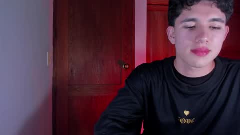 Snapshot of whos_he chatting on January 19, 2026, 1:20 am whos_he online show from January 19, 2026, 1:20 am