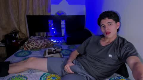 Snapshot of whos_he chatting on March 14, 2026, 2:28 am whos_he online show from March 14, 2026, 2:28 am