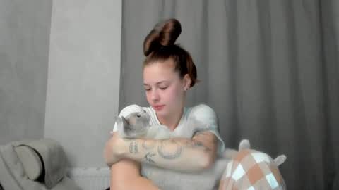 Veronica online show from April 12, 2026, 6:57 pm