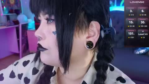 Laura  online show from December 10, 2024, 6:11 am