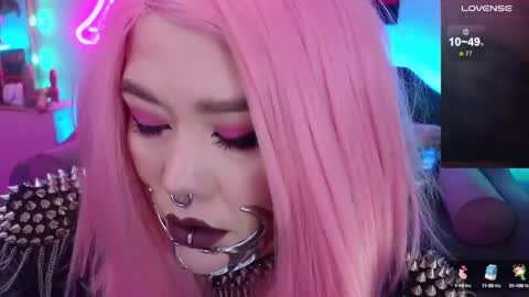 Laura  online show from December 11, 2024, 4:49 am