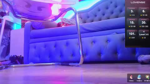 Laura  online show from December 11, 2024, 7:53 am