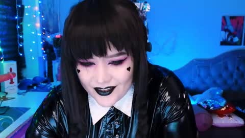 Laura  online show from February 13, 2025, 5:37 am