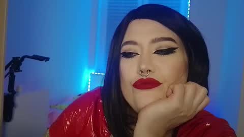 Laura  online show from November 9, 2025, 9:35 pm