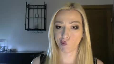 Snapshot of wild_silk_desire chatting on January 20, 2025, 8:09 am Alina online show from January 20, 2025, 8:09 am