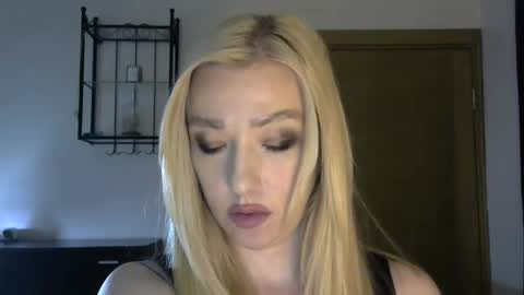 Snapshot of wild_silk_desire chatting on January 21, 2025, 11:35 am Alina online show from January 21, 2025, 11:35 am