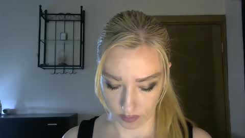 Snapshot of wild_silk_desire chatting on January 23, 2025, 8:15 am Alina online show from January 23, 2025, 8:15 am