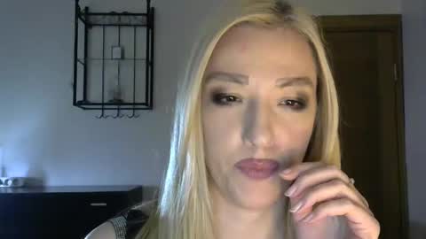 Snapshot of wild_silk_desire chatting on January 24, 2025, 11:37 am Alina online show from January 24, 2025, 11:37 am