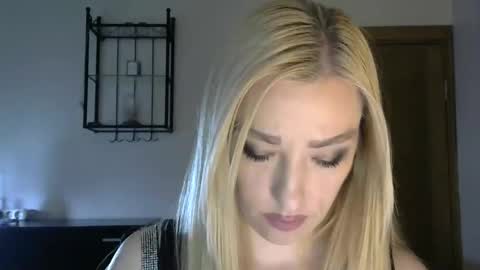 Snapshot of wild_silk_desire chatting on January 25, 2025, 8:21 am Alina online show from January 25, 2025, 8:21 am