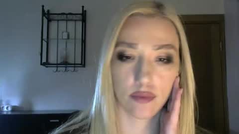 Snapshot of wild_silk_desire chatting on January 25, 2025, 11:23 am Alina online show from January 25, 2025, 11:23 am