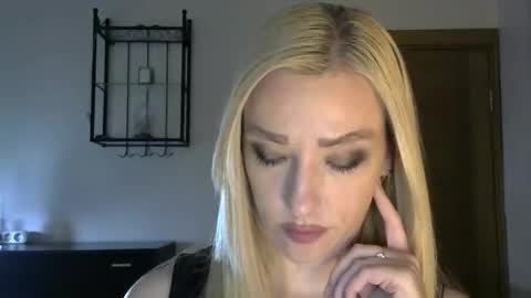 Snapshot of wild_silk_desire chatting on January 25, 2025, 2:36 pm Alina online show from January 25, 2025, 2:36 pm