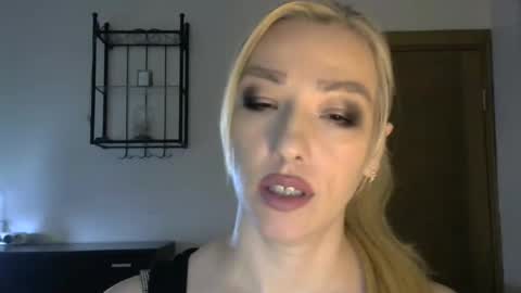 Snapshot of wild_silk_desire chatting on January 26, 2025, 8:36 am Alina online show from January 26, 2025, 8:36 am