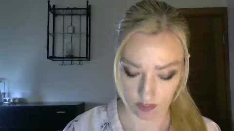 Snapshot of wild_silk_desire chatting on January 27, 2025, 11:22 am Alina online show from January 27, 2025, 11:22 am