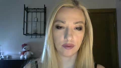 Snapshot of wild_silk_desire chatting on January 31, 2025, 8:32 am Alina online show from January 31, 2025, 8:32 am