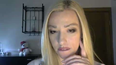 Snapshot of wild_silk_desire chatting on January 31, 2025, 11:35 am Alina online show from January 31, 2025, 11:35 am