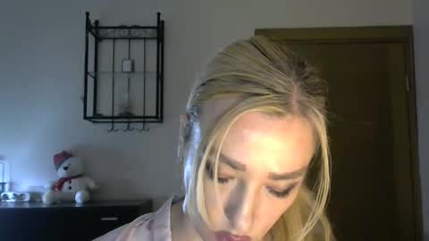 Snapshot of wild_silk_desire chatting on February 1, 2025, 11:32 am Alina online show from February 1, 2025, 11:32 am