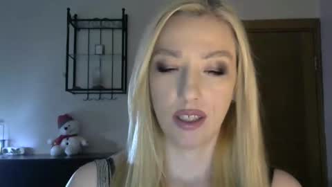 Snapshot of wild_silk_desire chatting on February 5, 2025, 8:32 am Alina online show from February 5, 2025, 8:32 am