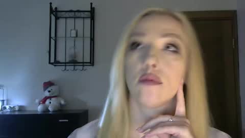 Snapshot of wild_silk_desire chatting on February 5, 2025, 11:34 am Alina online show from February 5, 2025, 11:34 am