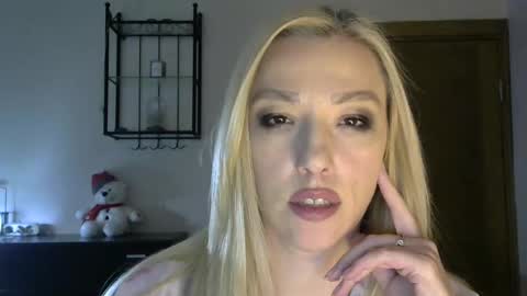 Snapshot of wild_silk_desire chatting on February 5, 2025, 2:37 pm Alina online show from February 5, 2025, 2:37 pm