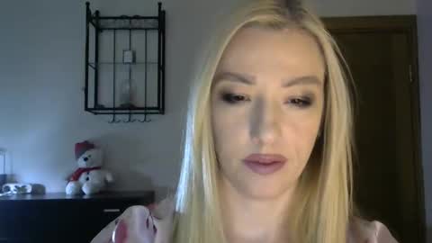 Snapshot of wild_silk_desire chatting on February 6, 2025, 8:18 am Alina online show from February 6, 2025, 8:18 am