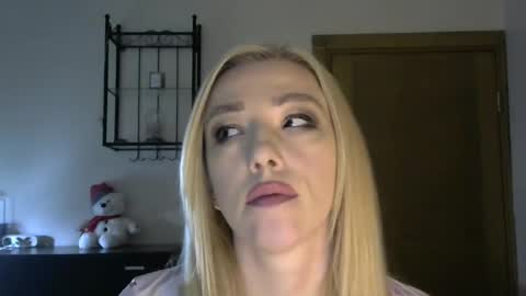 Snapshot of wild_silk_desire chatting on February 6, 2025, 11:21 am Alina online show from February 6, 2025, 11:21 am