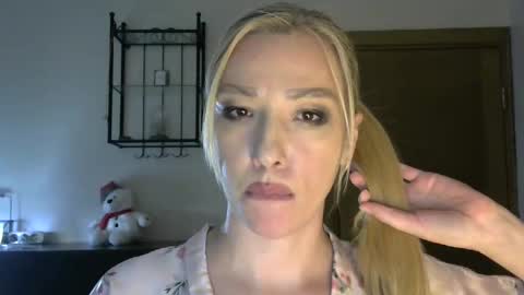 Snapshot of wild_silk_desire chatting on February 7, 2025, 5:18 pm Alina online show from February 7, 2025, 5:18 pm