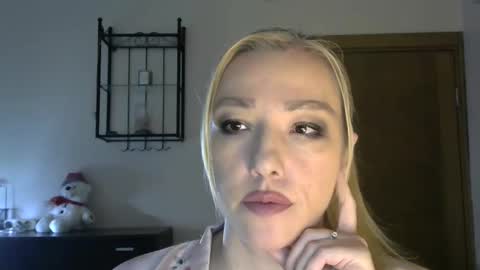 Snapshot of wild_silk_desire chatting on February 8, 2025, 8:20 am Alina online show from February 8, 2025, 8:20 am