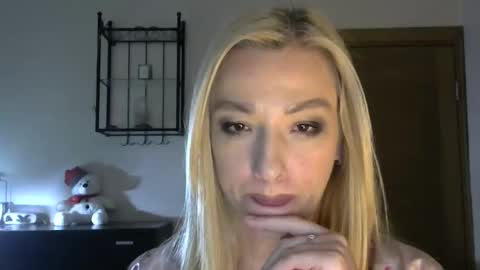 Snapshot of wild_silk_desire chatting on February 9, 2025, 2:29 pm Alina online show from February 9, 2025, 2:29 pm