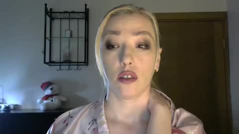 Snapshot of wild_silk_desire chatting on February 12, 2025, 8:16 am Alina online show from February 12, 2025, 8:16 am